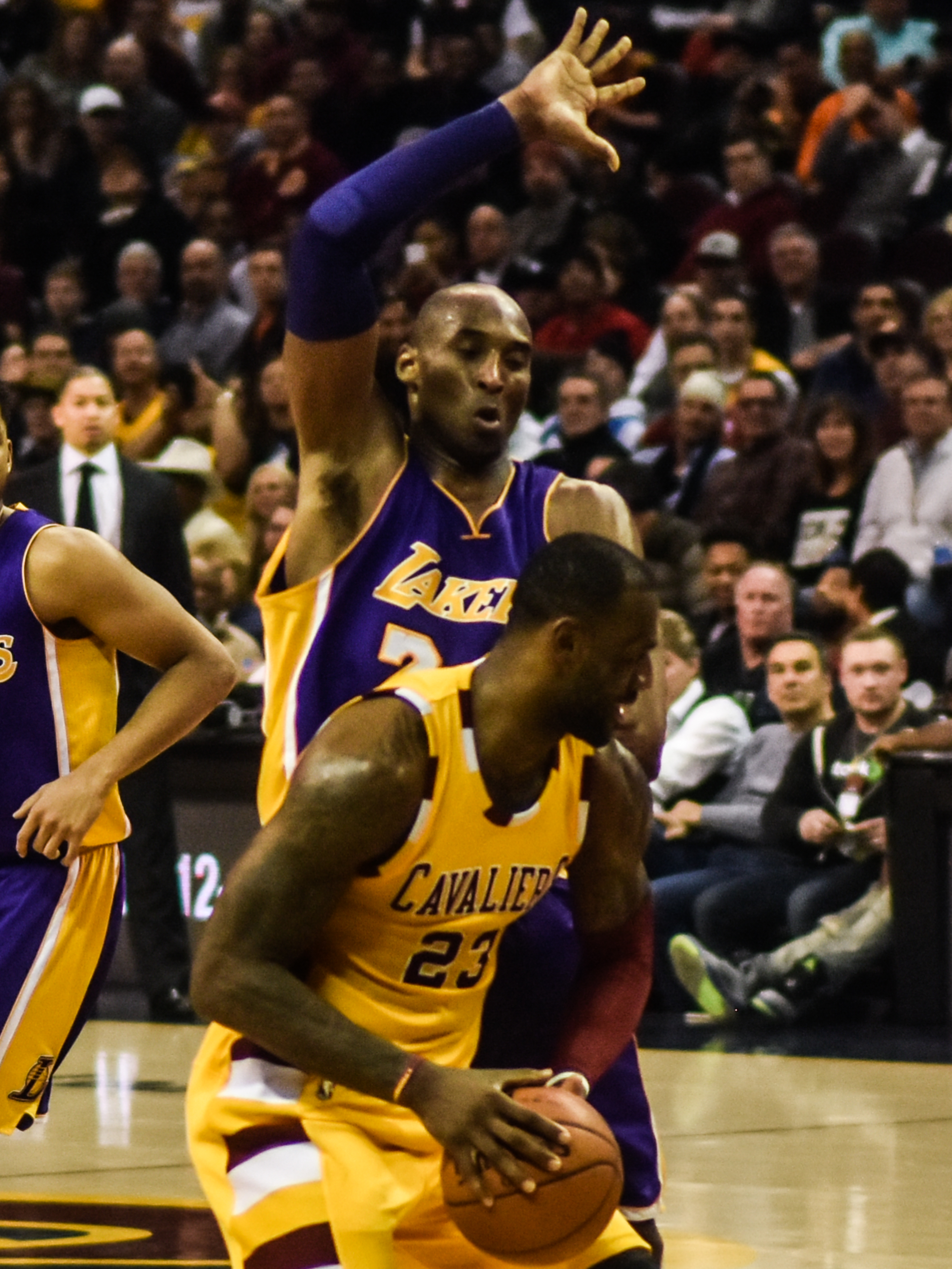 LeBron James vs Kobe Bryant: Which Is Better for Collectors?